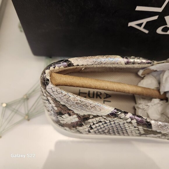 Naturalizer Aileen metallic mermaid snake slip on sneaker. NIB. Size 5 - Picture 3 of 10